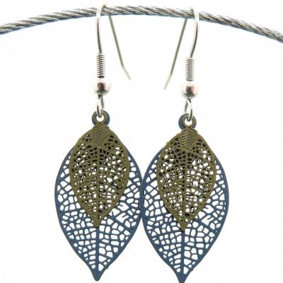 Bouclesd oreilles pendantes feuille estampe gris bleu et vert kaki 5