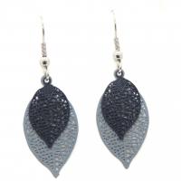 Bouclesd oreilles pendantes feuille estampe gris clair et gris bleu 2