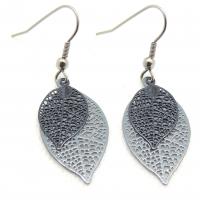 Bouclesd oreilles pendantes feuille estampe gris clair et gris bleu 3
