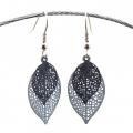 Bouclesd oreilles pendantes feuille estampe gris clair et gris bleu 5