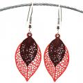 Bouclesd oreilles pendantes feuille estampe orange et marron 1