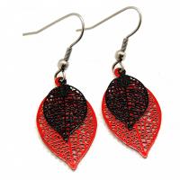 Bouclesd oreilles pendantes feuille estampe rouge et noir 2