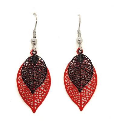 Bouclesd oreilles pendantes feuille estampe rouge et noir 4