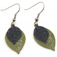 Bouclesd oreilles pendantes feuille estampe vert et gris