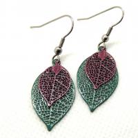 Bouclesd oreilles pendantes feuille estampe vert et mauve 1