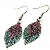 Bouclesd oreilles pendantes feuille estampe vert et mauve