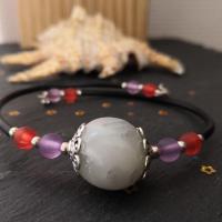 Bracelet en pate polymere perle blanche feuille argentee 4 