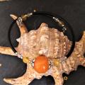 Bracelet fil memoire perle pate polymere encre orange breloque etoile 3 