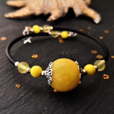Bracelet perle jaune en pate polymere et encre breloque etoile 3 