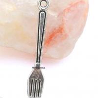 Breloque argentee fourchette cuisine 3 