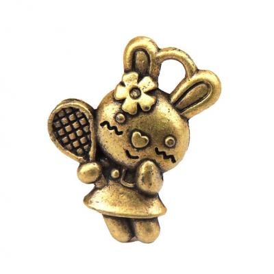 Breloque bronze lapin fille avec robe et raquette petite fleur 1 1