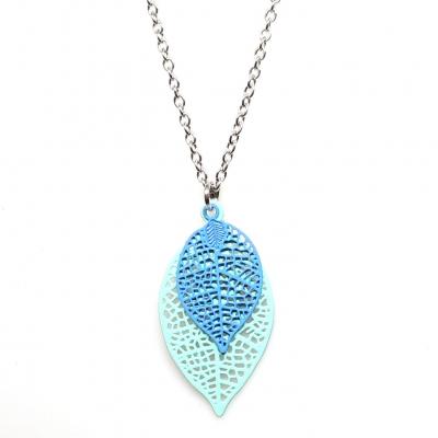 Collier chaine acier inoxydable estampe double feuille bleu ciel et bleu 1