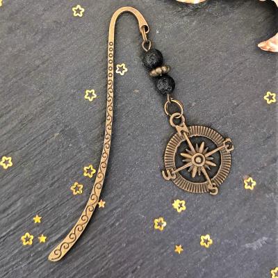 Marque page boussole en bronze 2 perles lave noire 1 