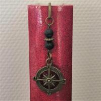Marque page boussole en bronze 2 perles lave noire 3 
