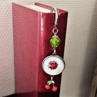 Marque page coccinelle breloque cerise 2 
