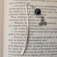 Marque page triskell perle en verre noire