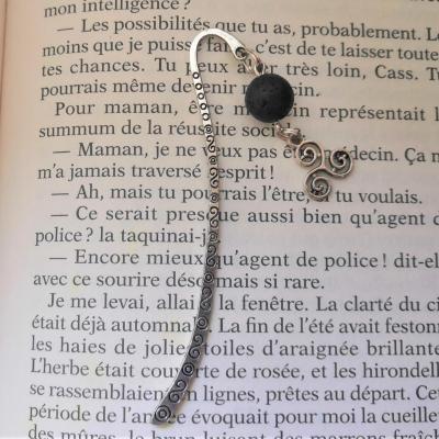 Marque page triskell perle noire lave 1 