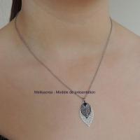 Modele collier chaine acier inoxydable estampe double feuille blanc et noir 9