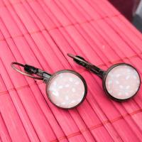 Motif blanc sur fond rose boucle d oreille en bronze modele 1 1 