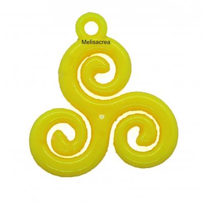 Pendentif acrylique triskel jaune