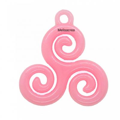 Pendentif acrylique triskel rose clair