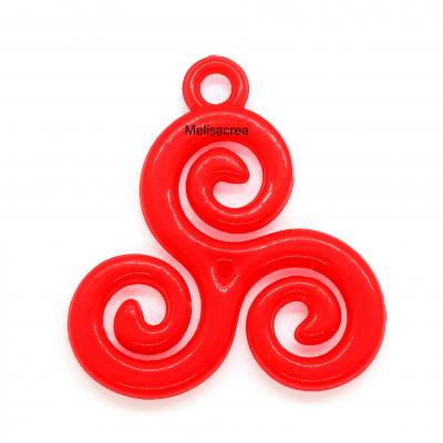 Pendentif acrylique triskel rouge