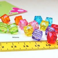 Perles cube a facette 10 mm transparente