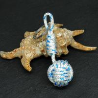 Pomme de touline blanc et bleu 4 rangs porte cles marin 23 