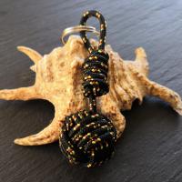 Pomme de touline noire rouge et jaune 2 