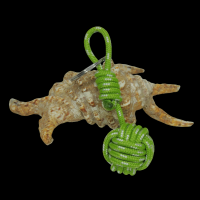 Pomme de touline porte cles marin vert et blanc 12 fond noir