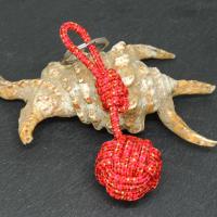 Porte cle pomme de touline rouge rose dore 3 