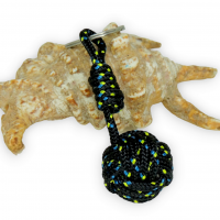 Porte cles pomme de touline noir a points bleu et jaune 7 