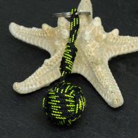 Porte cles pomme de touline noir et jaune 3 